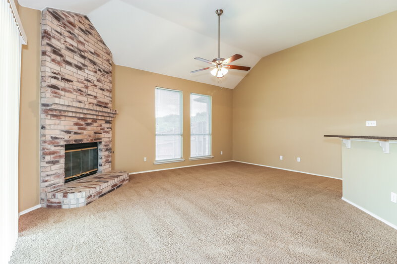 1,965/Mo, 841 Summit Pointe Lewisville, TX 75077 Family Room View