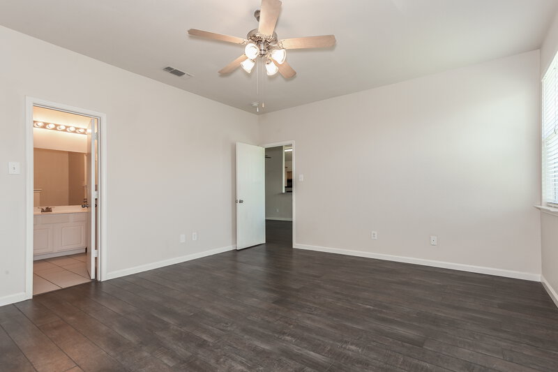 1,825/Mo, 10436 Fossil Hill Dr Fort Worth, TX 76131 Master Bedroom View