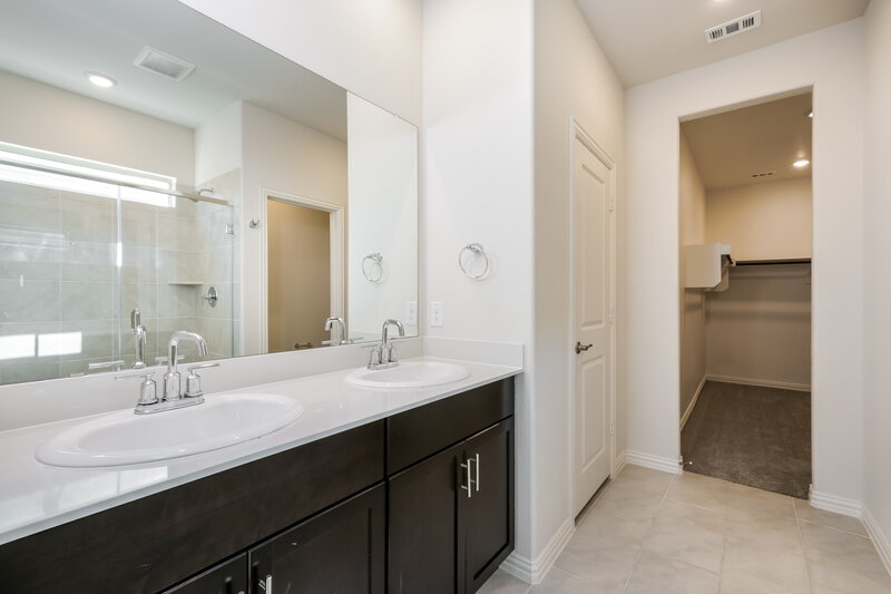 2,315/Mo, 1902 Bird Stone Drive Forney, TX 75126 Main Bathroom View