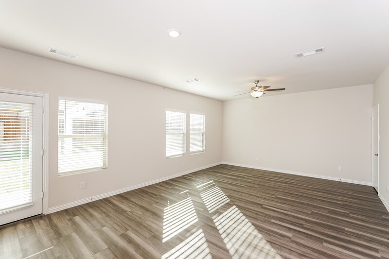 2,735/Mo, 1407 Rolling Fox Dr Forney, TX 75126 Living Room View 2