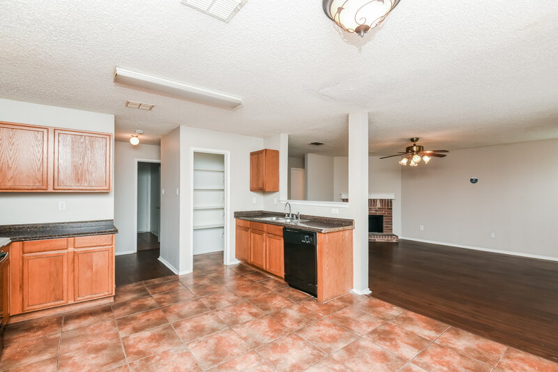 2,370/Mo, 3908 Golden Horn Ln Fort Worth, TX 76123 Kitchen View