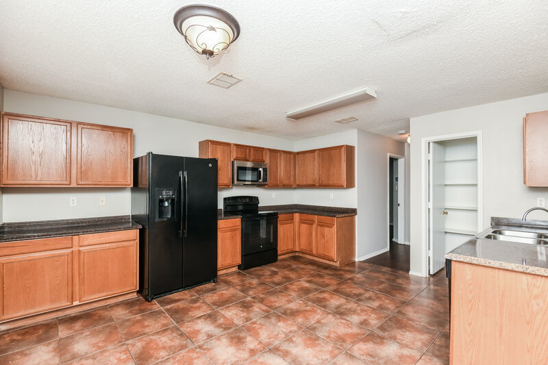 2,370/Mo, 3908 Golden Horn Ln Fort Worth, TX 76123 Kitchen View 2