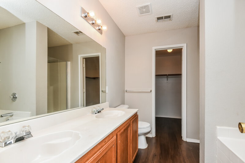 2,370/Mo, 3908 Golden Horn Ln Fort Worth, TX 76123 Main Bathroom View