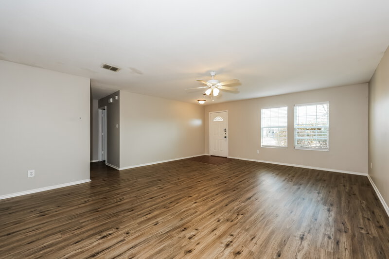 2,240/Mo, 8410 River Bluffs Dr Arlington, TX 76002 Living Room View