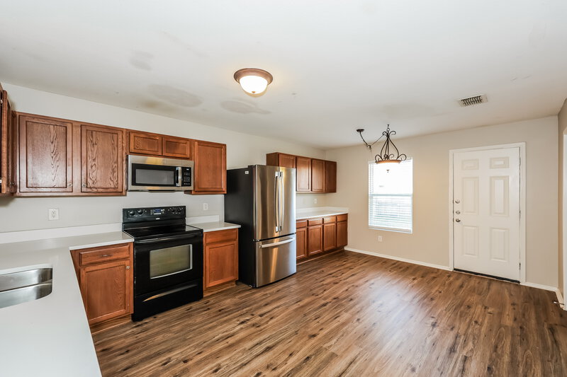 2,240/Mo, 8410 River Bluffs Dr Arlington, TX 76002 Kitchen View 2