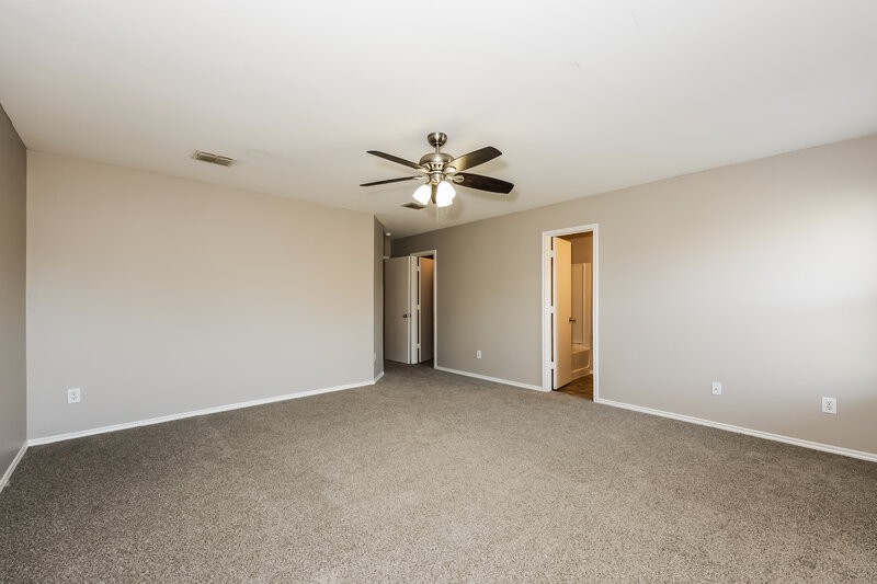 2,240/Mo, 8410 River Bluffs Dr Arlington, TX 76002 Main Bedroom View 2