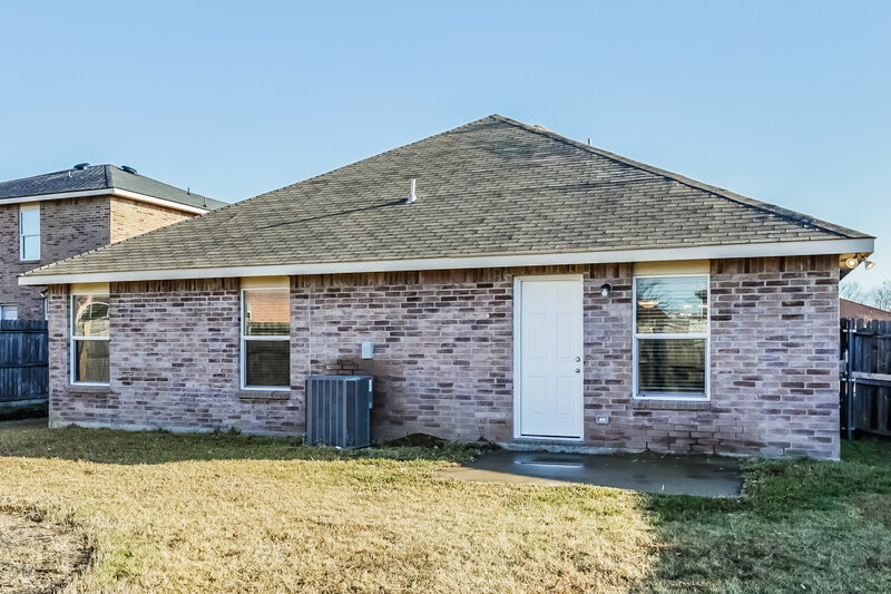 2,240/Mo, 8410 River Bluffs Dr Arlington, TX 76002 Rear View 2