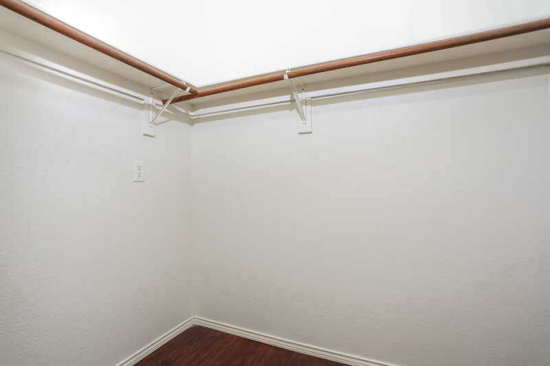 2,170/Mo, 4405 Crystal Ln Garland, TX 75043 Amenities View