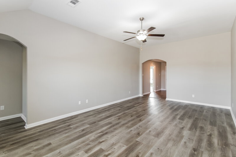 2,035/Mo, 4007 Lakeview Dr Sanger, TX 76266 Living Room View 2