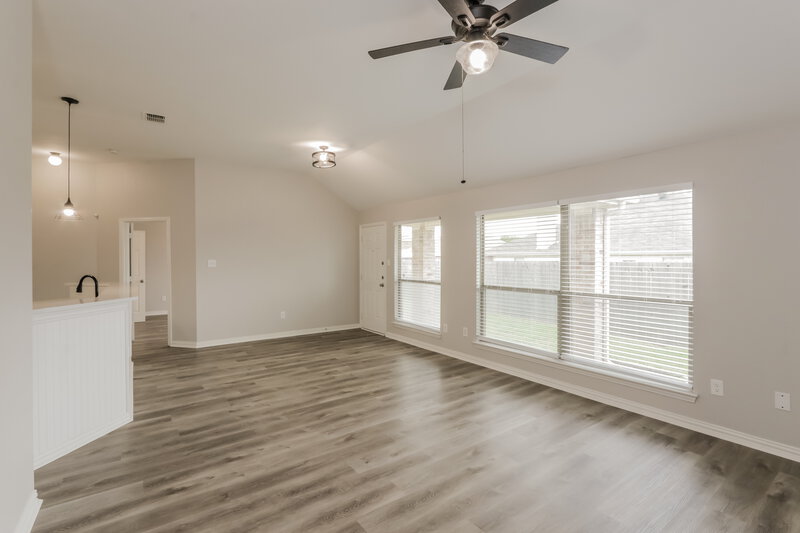 2,380/Mo, 205 S Chestnut St Forney, TX 75126 Living Room View 2