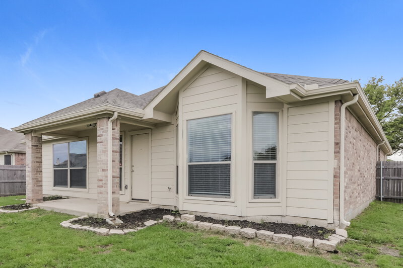 2,380/Mo, 205 S Chestnut St Forney, TX 75126 Rear View