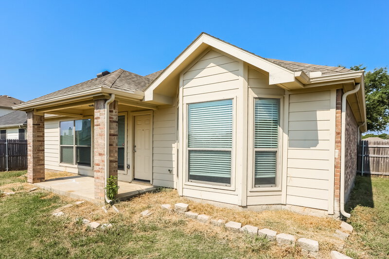 2,035/Mo, 205 S Chestnut St Forney, TX 75126 Rear View