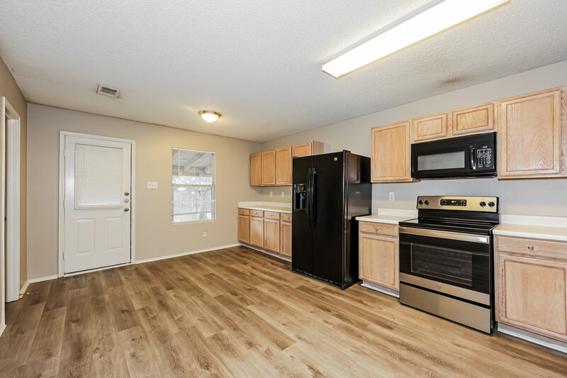 2,005/Mo, 548 Magdalen Ave Crowley, TX 76036 Kitchen View 2