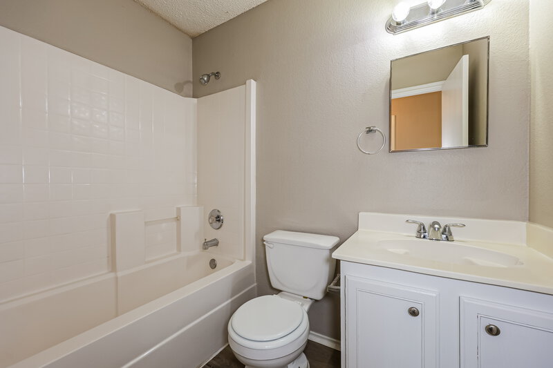 2,005/Mo, 548 Magdalen Ave Crowley, TX 76036 Bathroom View