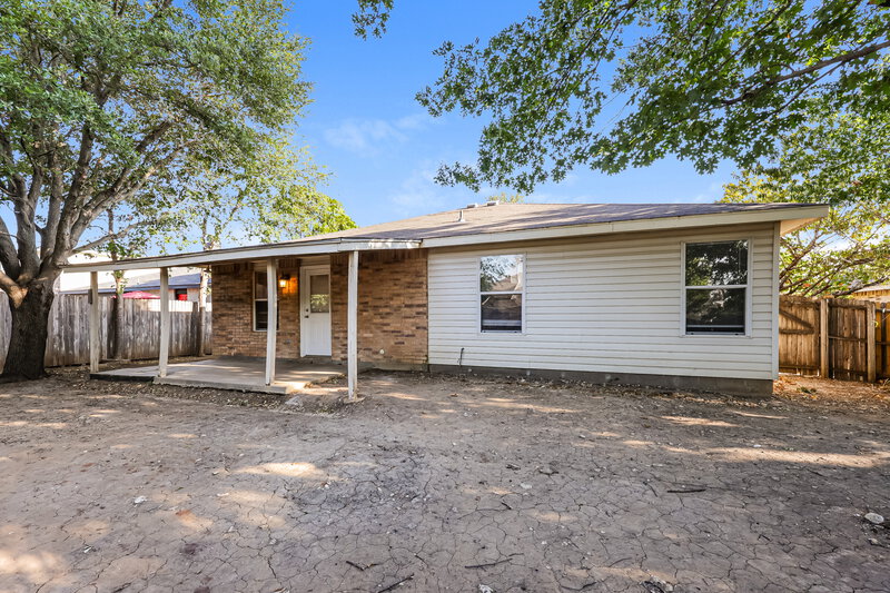 2,005/Mo, 548 Magdalen Ave Crowley, TX 76036 Rear View