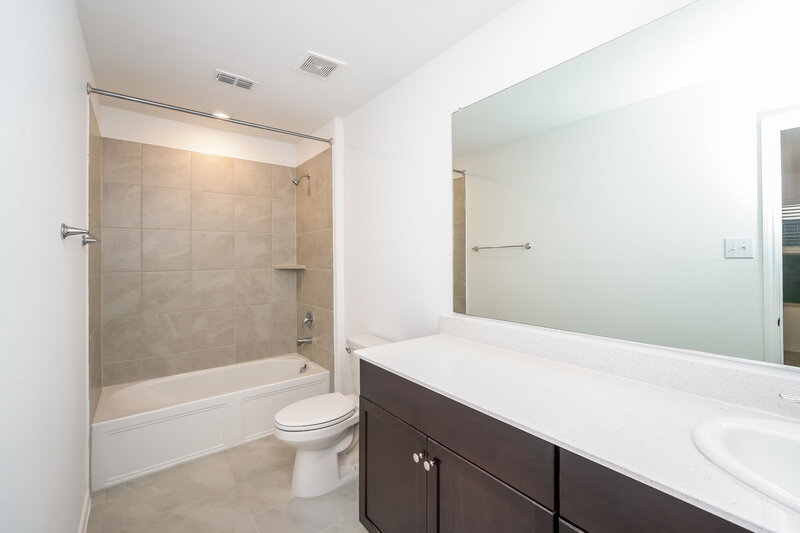 2,075/Mo, 8401 Hollow Bend St Fort Worth, TX 76123 Main Bathroom View