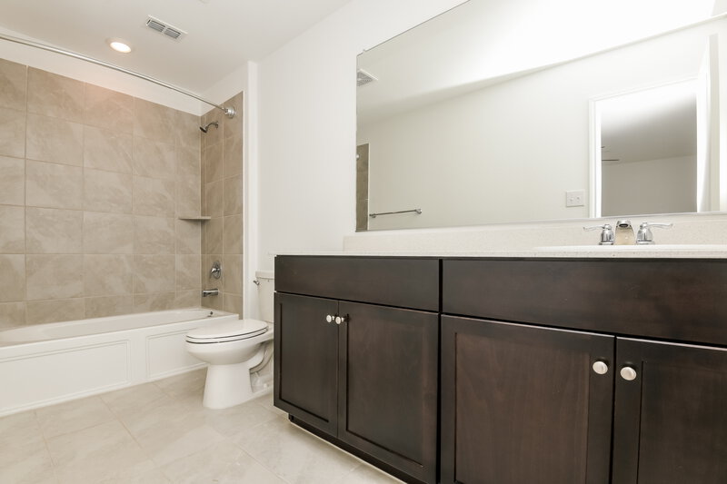 2,330/Mo, 8400 Hollow Bend St Fort Worth, TX 76123 Main Bathroom View