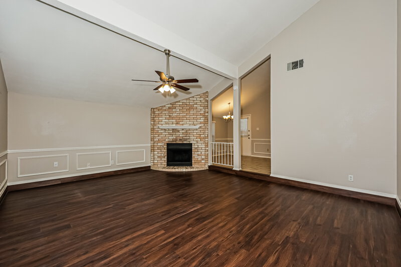 1,990/Mo, 910 Blue Jay Dr Mansfield, TX 76063 Living Room View 2