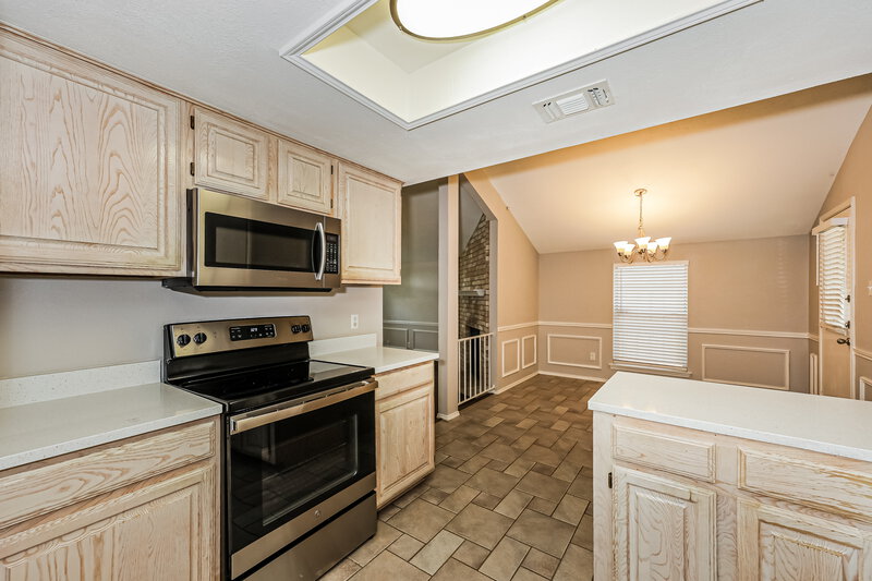 1,990/Mo, 910 Blue Jay Dr Mansfield, TX 76063 Kitchen View 2