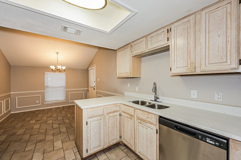 1,990/Mo, 910 Blue Jay Dr Mansfield, TX 76063 Kitchen View 3