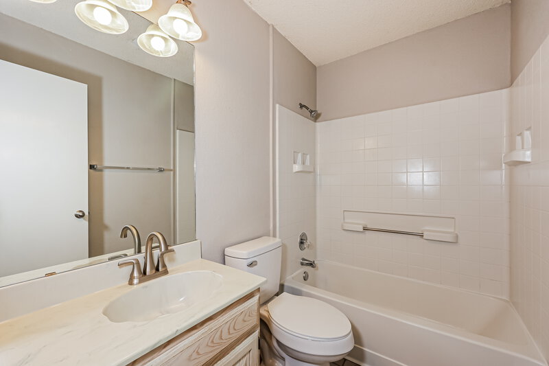 1,990/Mo, 910 Blue Jay Dr Mansfield, TX 76063 Bathroom View