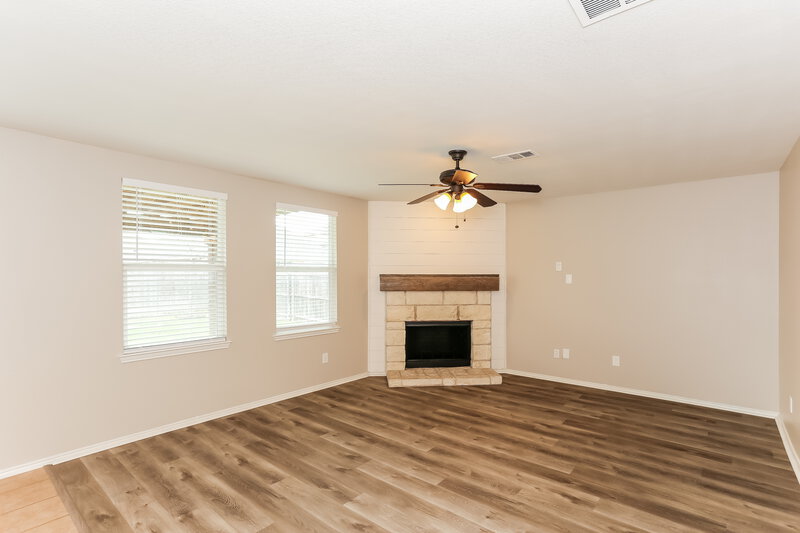 2,300/Mo, 413 Emerald Creek Dr Fort Worth, TX 76131 Living Room View