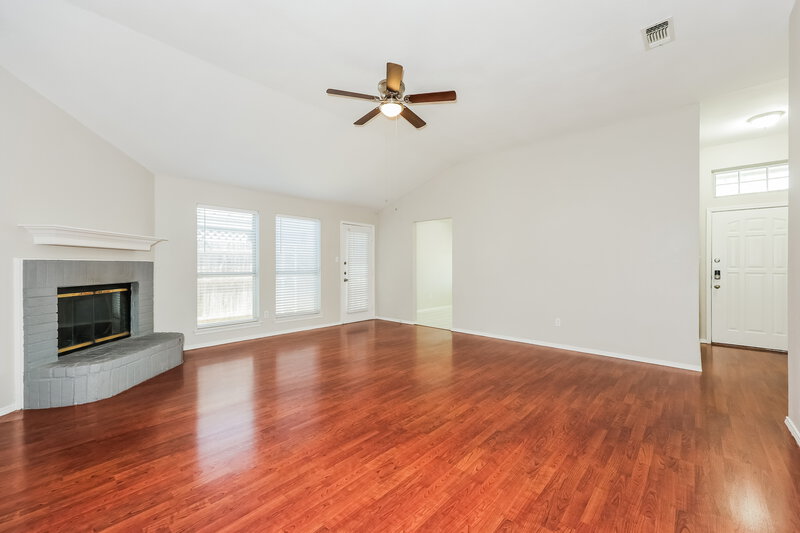 1,925/Mo, 512 Blue Haze Dr Fort Worth, TX 76108 Living Room View