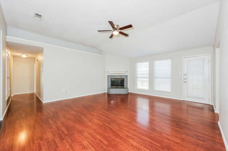 1,925/Mo, 512 Blue Haze Dr Fort Worth, TX 76108 Living Room View 2