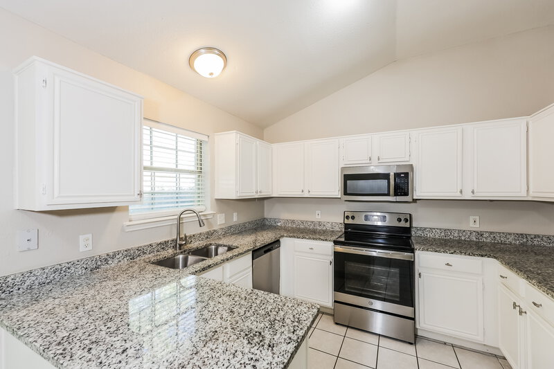 1,925/Mo, 512 Blue Haze Dr Fort Worth, TX 76108 Kitchen View 2