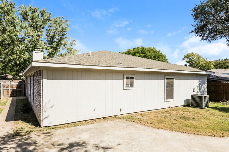 1,925/Mo, 512 Blue Haze Dr Fort Worth, TX 76108 Rear View