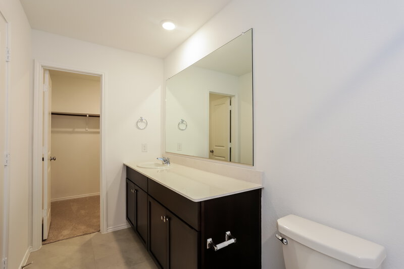 1,915/Mo, 8320 Hollow Bend St Fort Worth, TX 76123 Main Bathroom View 3