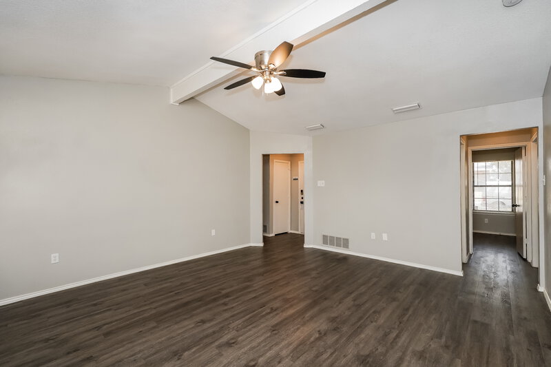 2,060/Mo, 2027 Cherrywood Ln Denton, TX 76209 Living Room View