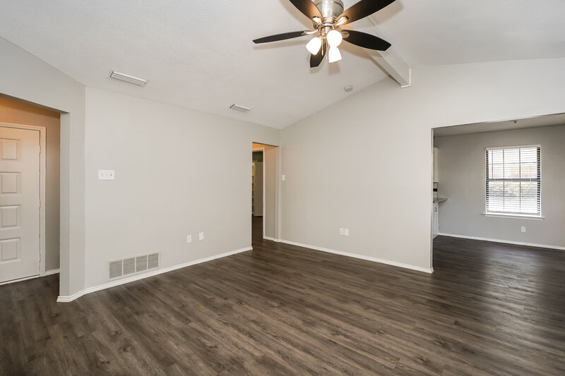 2,060/Mo, 2027 Cherrywood Ln Denton, TX 76209 Living Room View 2