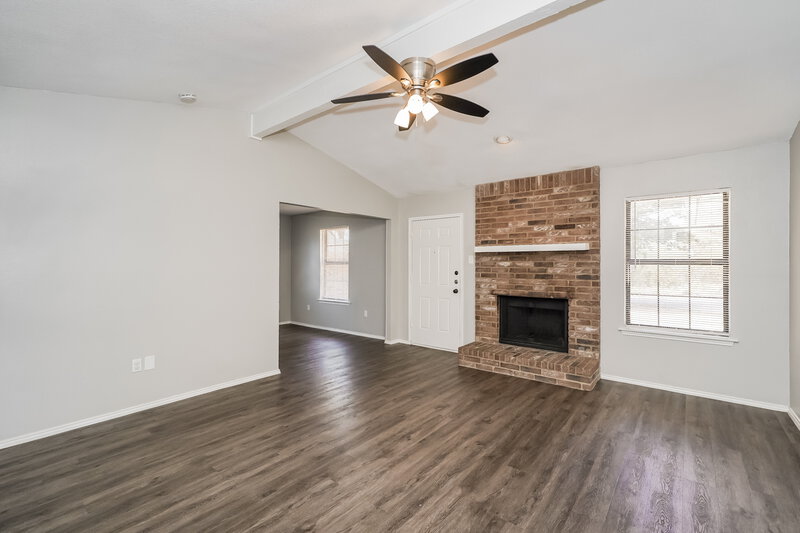 2,060/Mo, 2027 Cherrywood Ln Denton, TX 76209 Living Room View 3