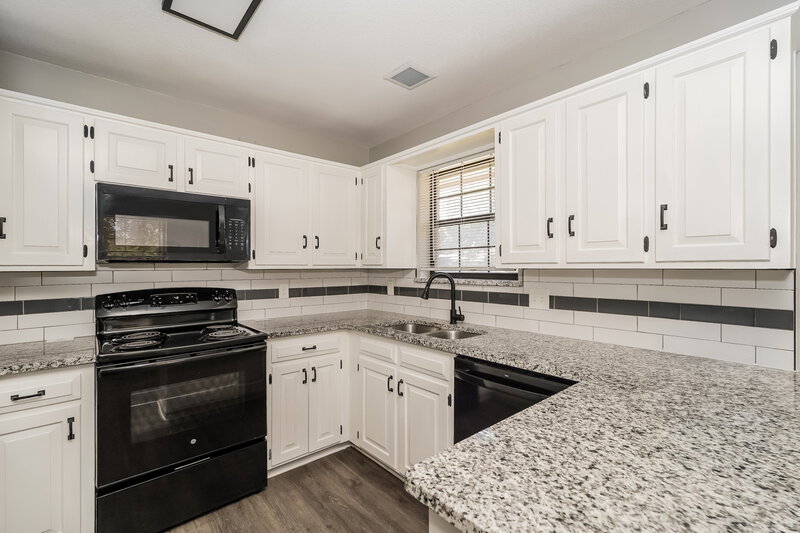 2,060/Mo, 2027 Cherrywood Ln Denton, TX 76209 Kitchen View