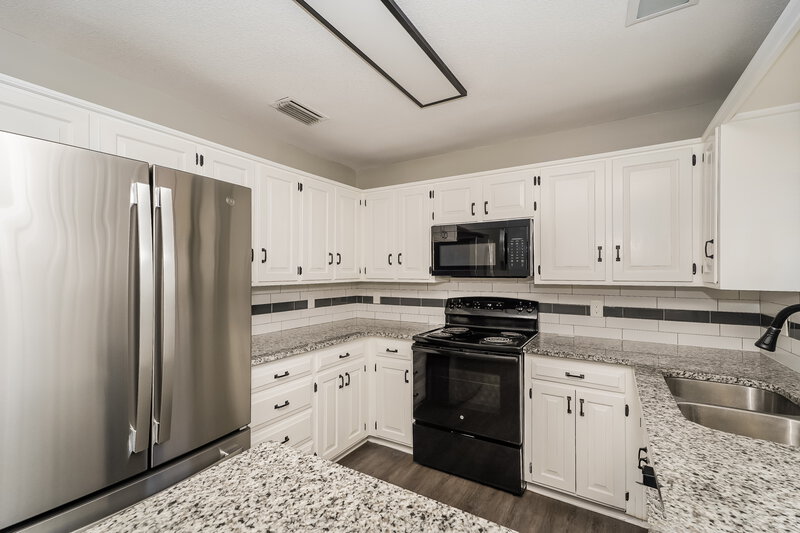 2,060/Mo, 2027 Cherrywood Ln Denton, TX 76209 Kitchen View 2