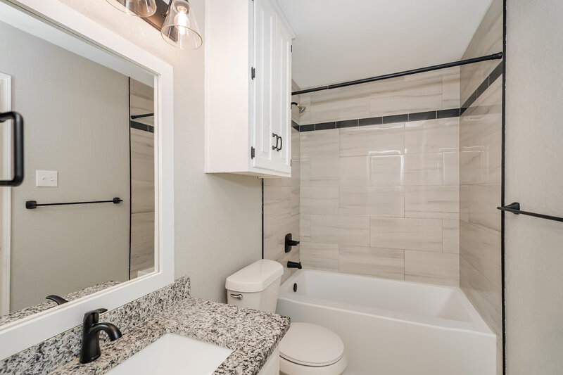2,060/Mo, 2027 Cherrywood Ln Denton, TX 76209 Main Bathroom View
