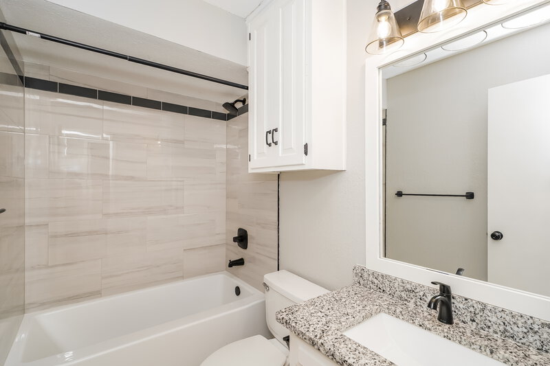 2,060/Mo, 2027 Cherrywood Ln Denton, TX 76209 Bathroom View