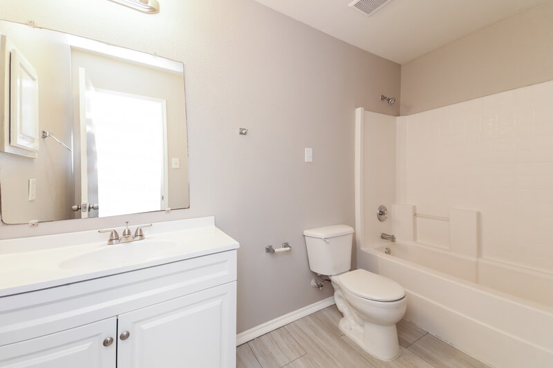 2,395/Mo, 8004 Swan Park Dr Denton, TX 76210 Bathroom View