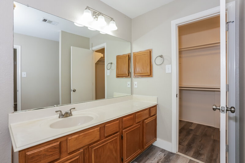 2,215/Mo, 7713 Dockside Dr Rowlett, TX 75088 Main Bathroom View