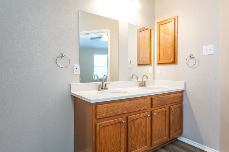 2,175/Mo, 3737 Sapphire St Fort Worth, TX 76244 Main Bathroom View