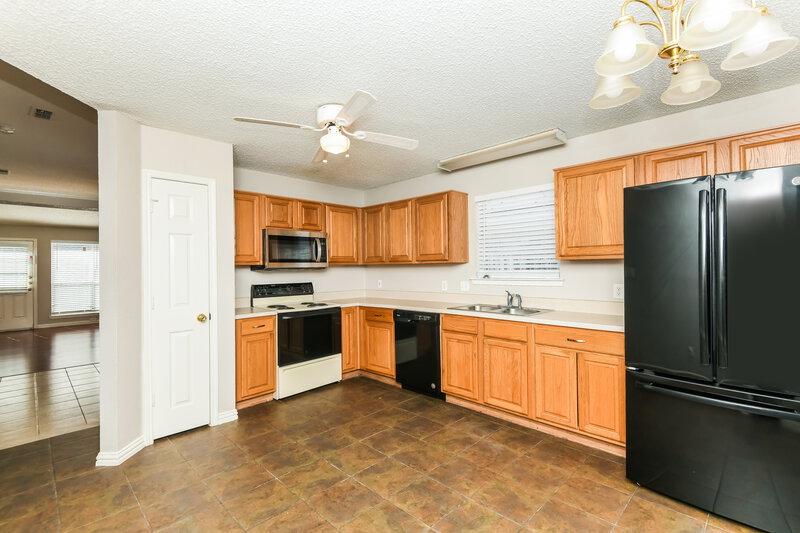 1,940/Mo, 1844 Overland St Fort Worth, TX 76131 Kitchen View 2