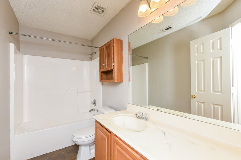 1,940/Mo, 1844 Overland St Fort Worth, TX 76131 Bathroom View
