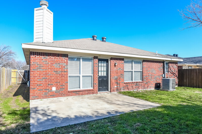 1,940/Mo, 1844 Overland St Fort Worth, TX 76131 Rear View
