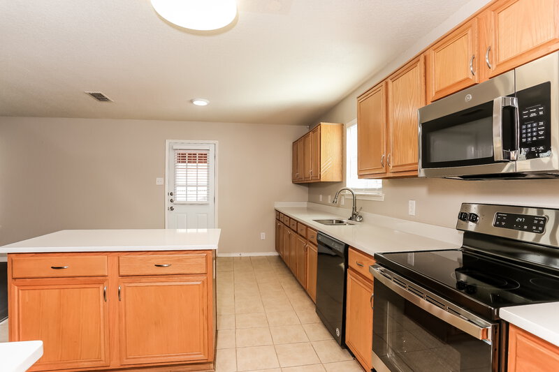 2,685/Mo, 10125 Mount Pheasant Rd Fort Worth, TX 76108 Kitchen View 2
