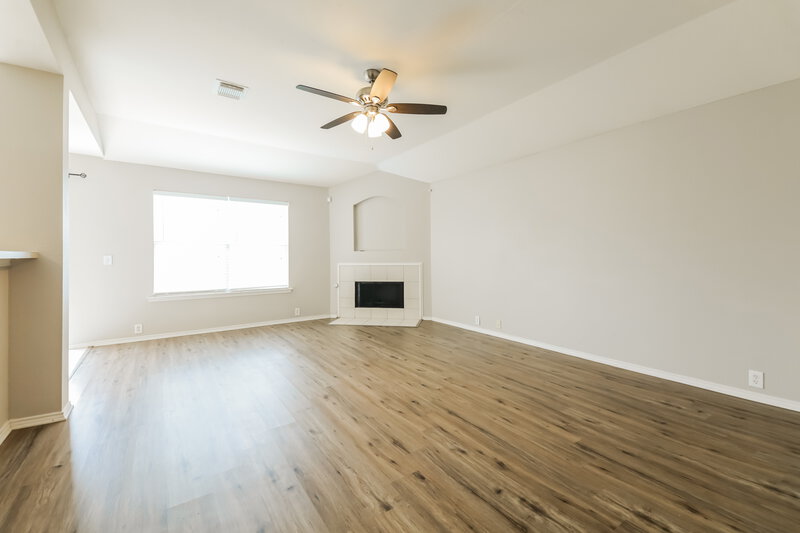 1,950/Mo, 3309 Bentgate Ct Denton, TX 76210 Living Room View