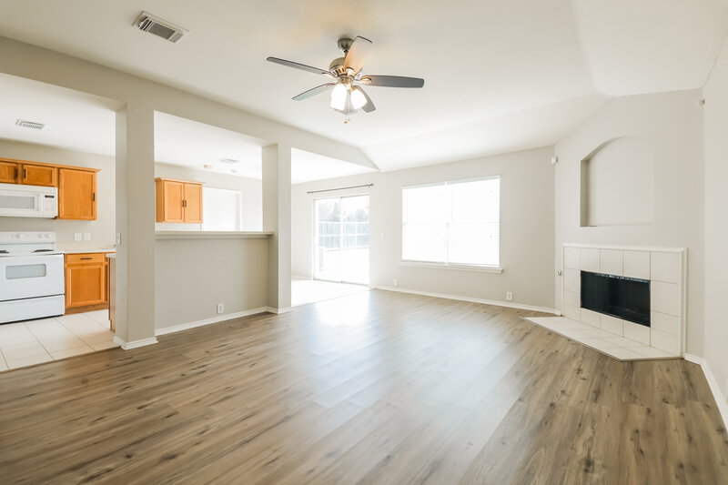 1,950/Mo, 3309 Bentgate Ct Denton, TX 76210 Living Room View 2