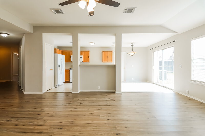 1,950/Mo, 3309 Bentgate Ct Denton, TX 76210 Living Room View 3