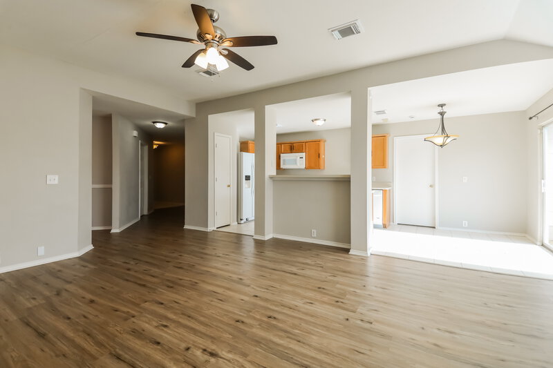 1,950/Mo, 3309 Bentgate Ct Denton, TX 76210 Living Room View 4