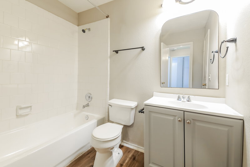 1,950/Mo, 3309 Bentgate Ct Denton, TX 76210 Bathroom View
